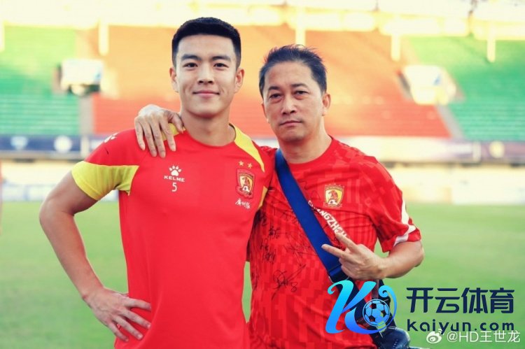 王世龙吊问广州队影相师：每次齐带着笑颜喊我龙龙，沿途走好毛哥